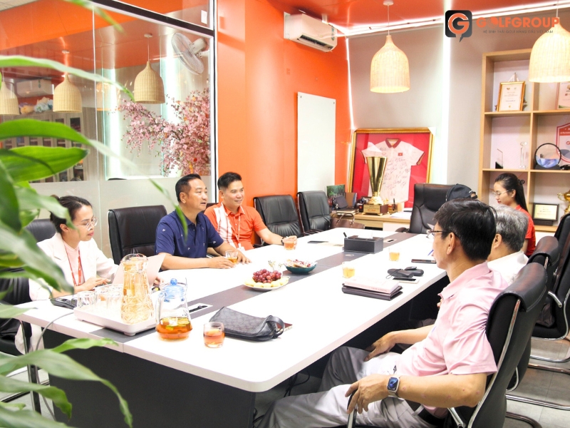 Golfgroup gặp nhà báo Nguyễn Uyển