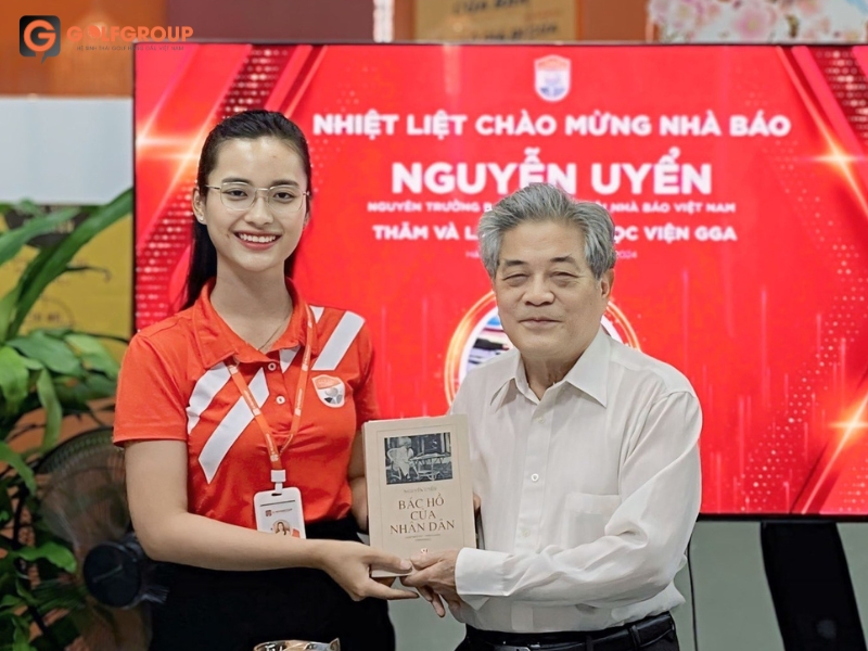 Golfgroup gặp nhà báo Nguyễn Uyển
