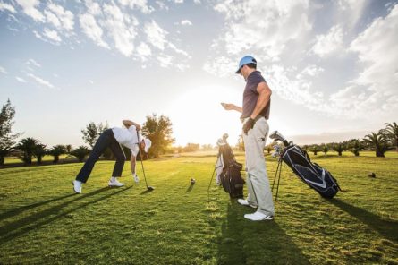 Golfer nên lựa chọn học đánh golf tại các học viện uy tín, chất lượng