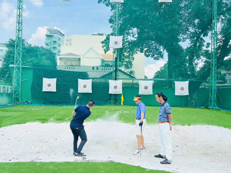 Sân Hồ Văn Huê có thêm dịch vụ dạy golf chuyên nghiệp, bài bản