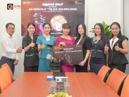 Lễ trao HIO Fullset Kenichi 6* cho golfer Đoàn Xuân Phương với sự góp mặt của đại diện BTC: GĐ Golf Pro - Mr. Trịnh Văn Chính