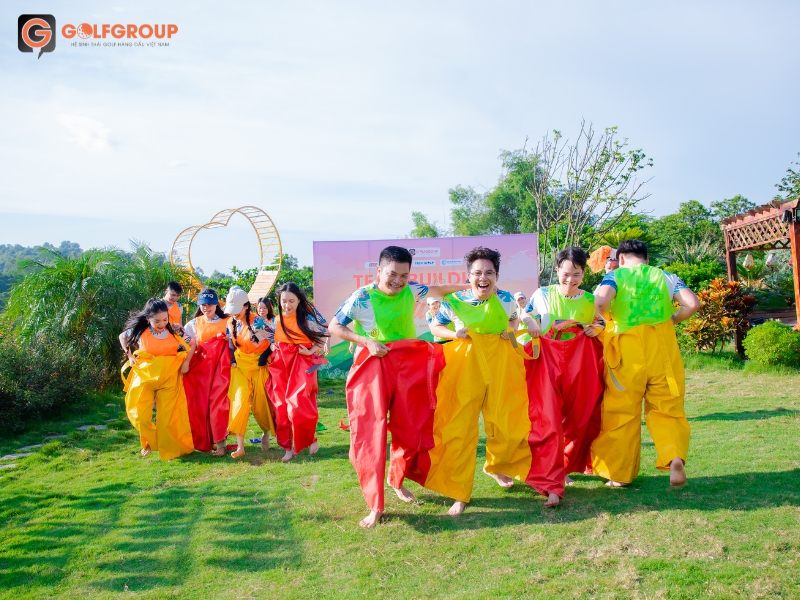 Golfgroup “Đỉnh Nóc, Kịch Trần" Với Team Building “Vui Hoà Bình - Cháy Hết Mình"