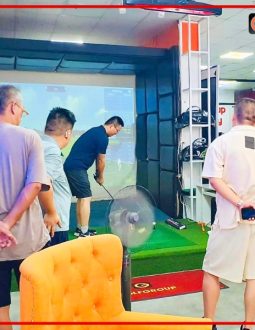 Golfer có thể đến GolfGroup để đánh thử gậy ở phòng 3D