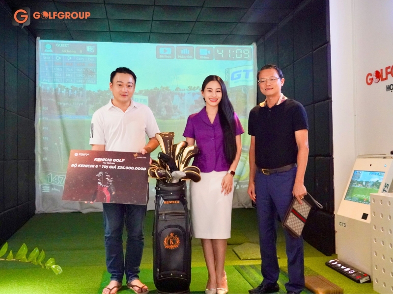 trao HIO golfer Lê Văn Thành