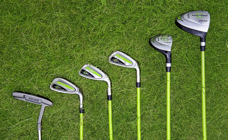 Sử dụng gậy golf cũ sẽ mang đến cho golfer nhí nhiều lựa chọn hơn