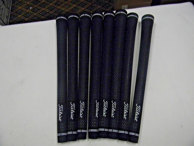 Grip golf Titleist có họa tiết hoa văn giúp cầm chắc chắn hơn