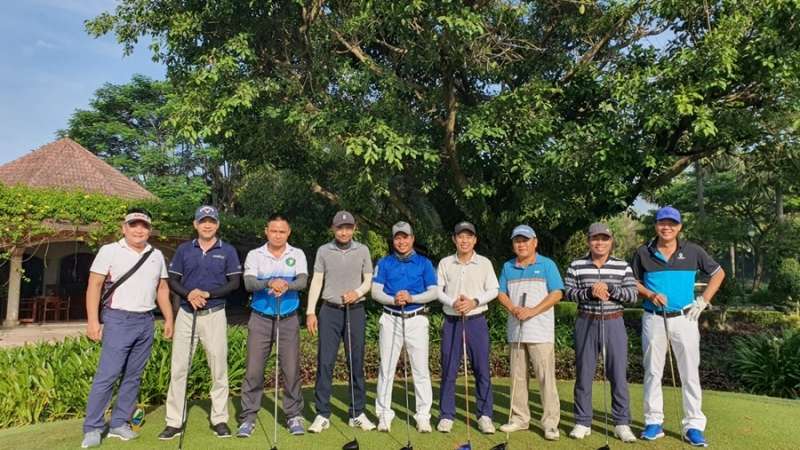 Khi đến với sân tập golf Viettime, người chơi còn có cơ hội gia nhập câu lạc bộ golf để kết nối, giao lưu và học hỏi từ những người cùng đam mê