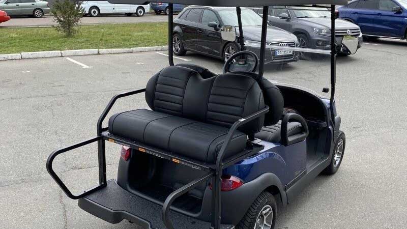 Club Car cũng di chuyển rất êm ái trên sân