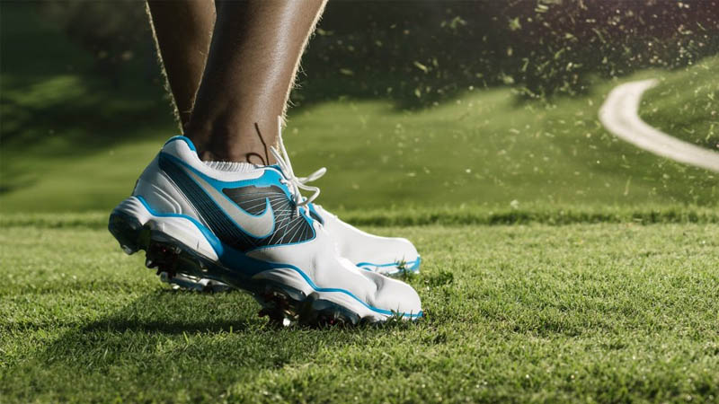Cấu trúc và vật liệu giày golf sẽ ảnh hưởng tới khả năng đi bộ