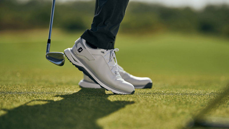 Giày golf có đi bộ được không? Có nhưng chỉ nên trong phạm vi vừa phải