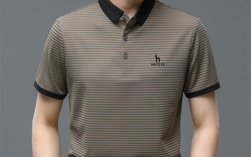 Mẫu polo sọc ngang cũng rất trẻ trung năng động