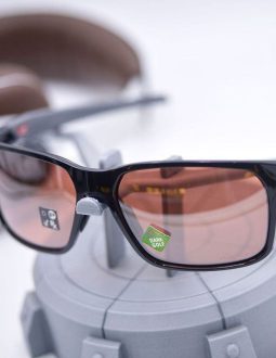 Kính Golf Oakley - Phụ Kiện Thời Trang Xứng Tầm Cho Golfer