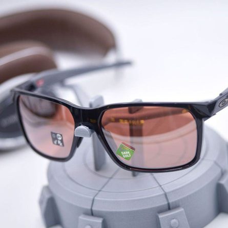 Kính Golf Oakley - Phụ Kiện Thời Trang Xứng Tầm Cho Golfer