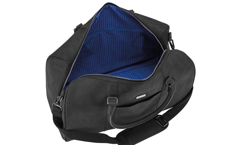 Túi Taylormade Signature Duffel Bag phù hợp ở cả ngoài sân golf