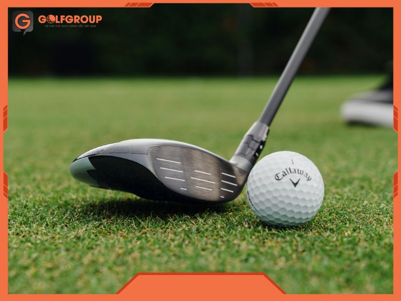 Nâng cấp Quantum 2026 khi bạn cần fairway wood ổn định hơn ở lie xấu và lệch tâm
