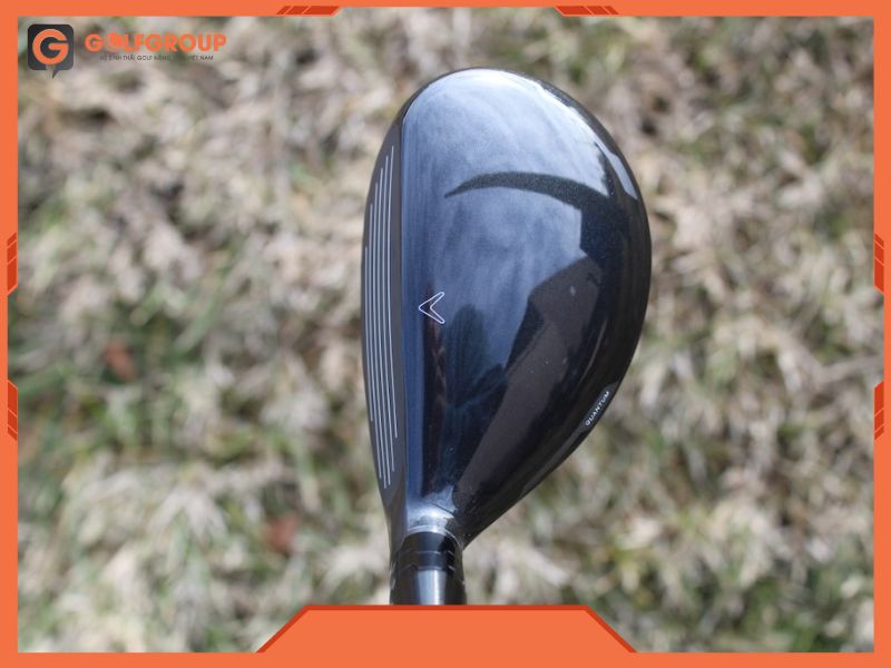 Step Sole Design hạn chế đế bị khựng, giữ tốc độ đầu gậy tốt hơn qua impact