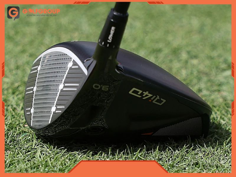 Driver Qi4D 2026 nổi bật với 4 tạ TAS và ống chỉnh 4° dễ fitting.