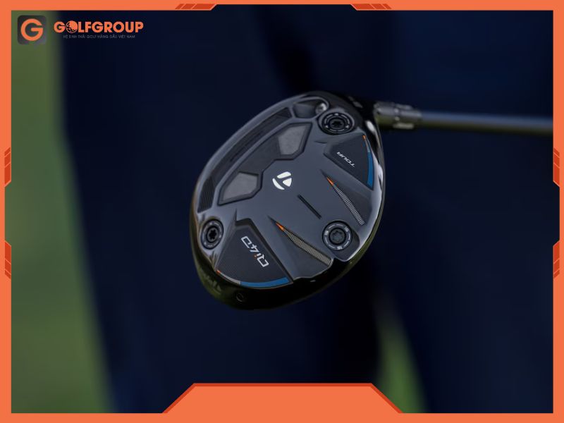 Ưu tiên ball speed và strike thấp ổn định, Callaway Quantum thường hợp hơn Qi4D.