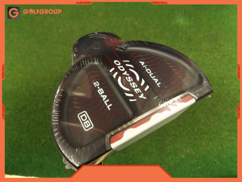 Odyssey AI Dual 2 Ball BD sở hữu thiết kế mallet ổn định giúp golfer kiểm soát cú putt tự tin hơn trên green.