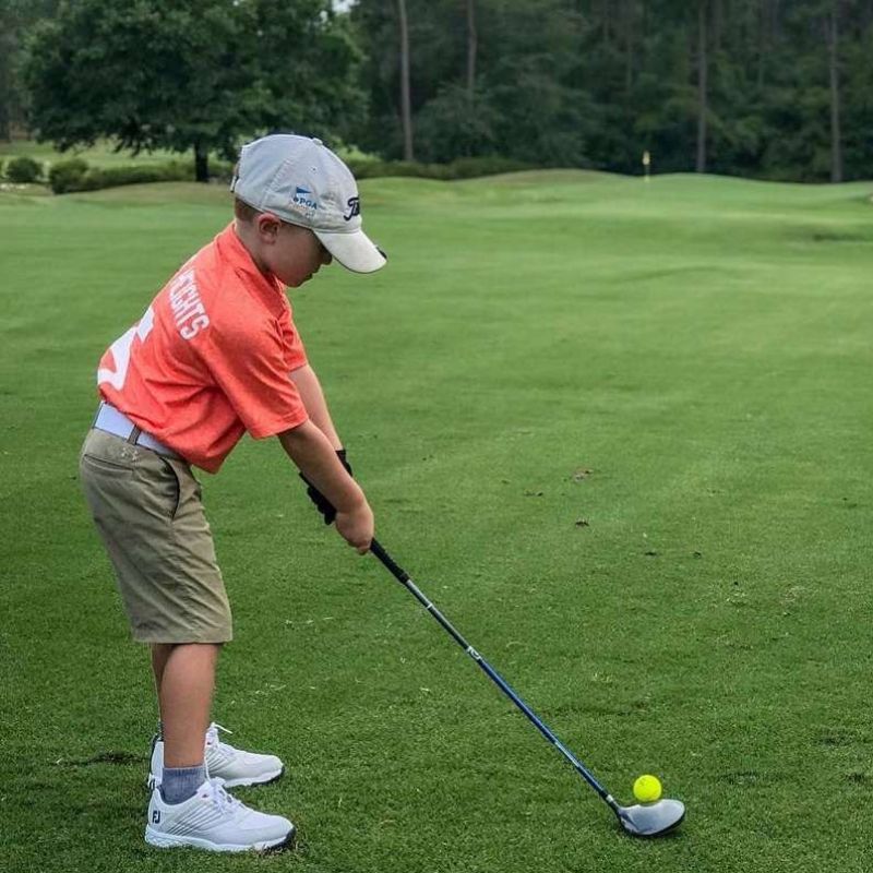 Giày golf trẻ em hiện nay được rất nhiều phụ huynh quan tâm tìm hiểu