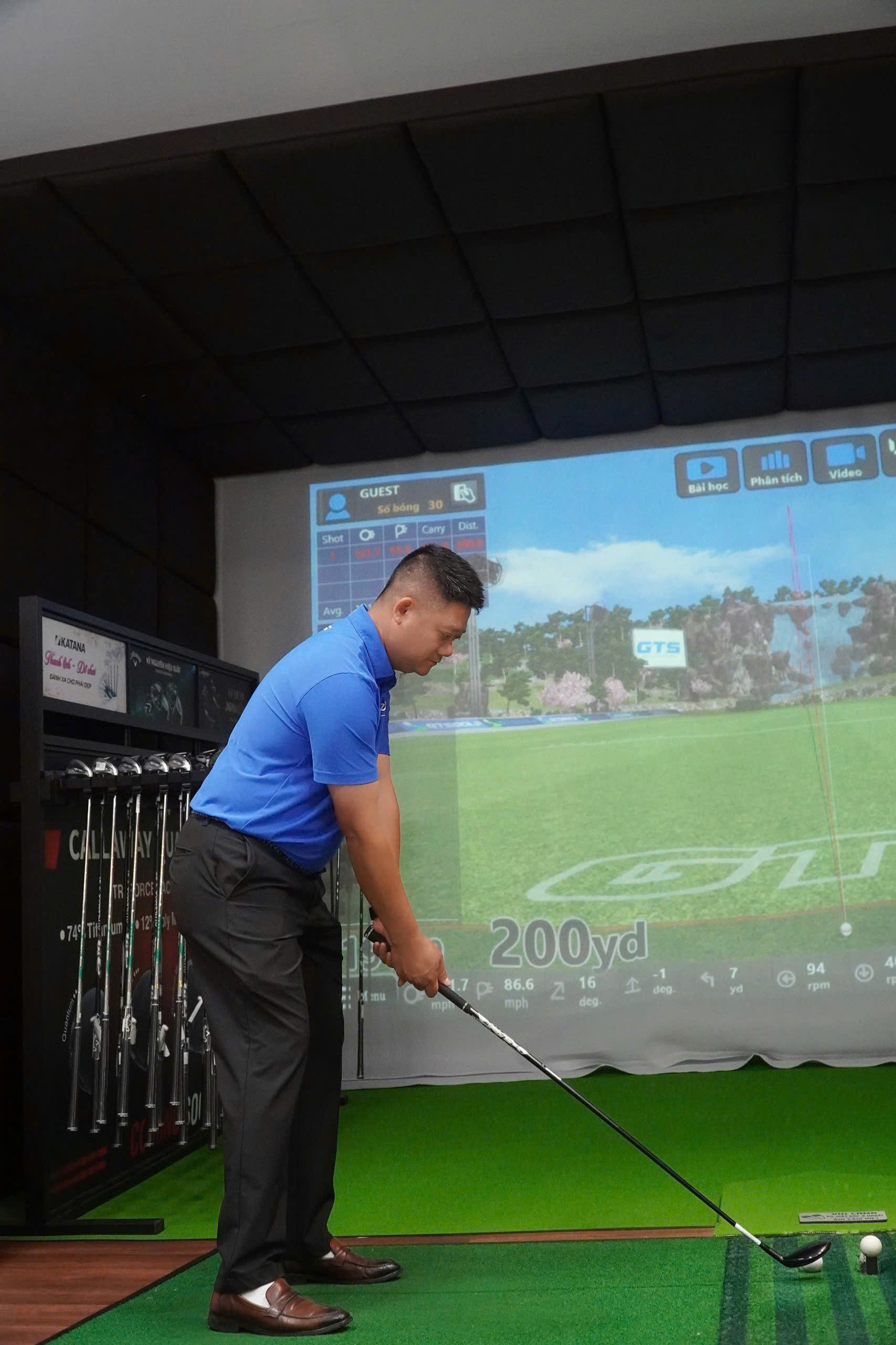 HLV Phạm Văn Tuấn trải nghiệm sản phẩm mới