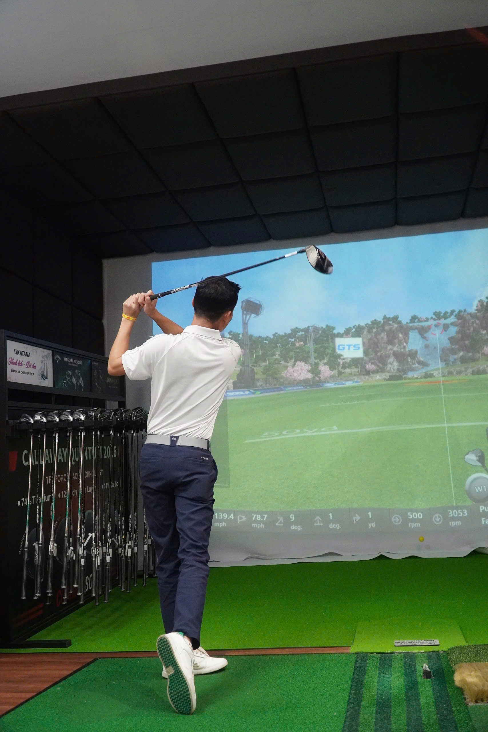 HLV Nguyễn Hưu Hoan trải nghiệm sản phẩm mới