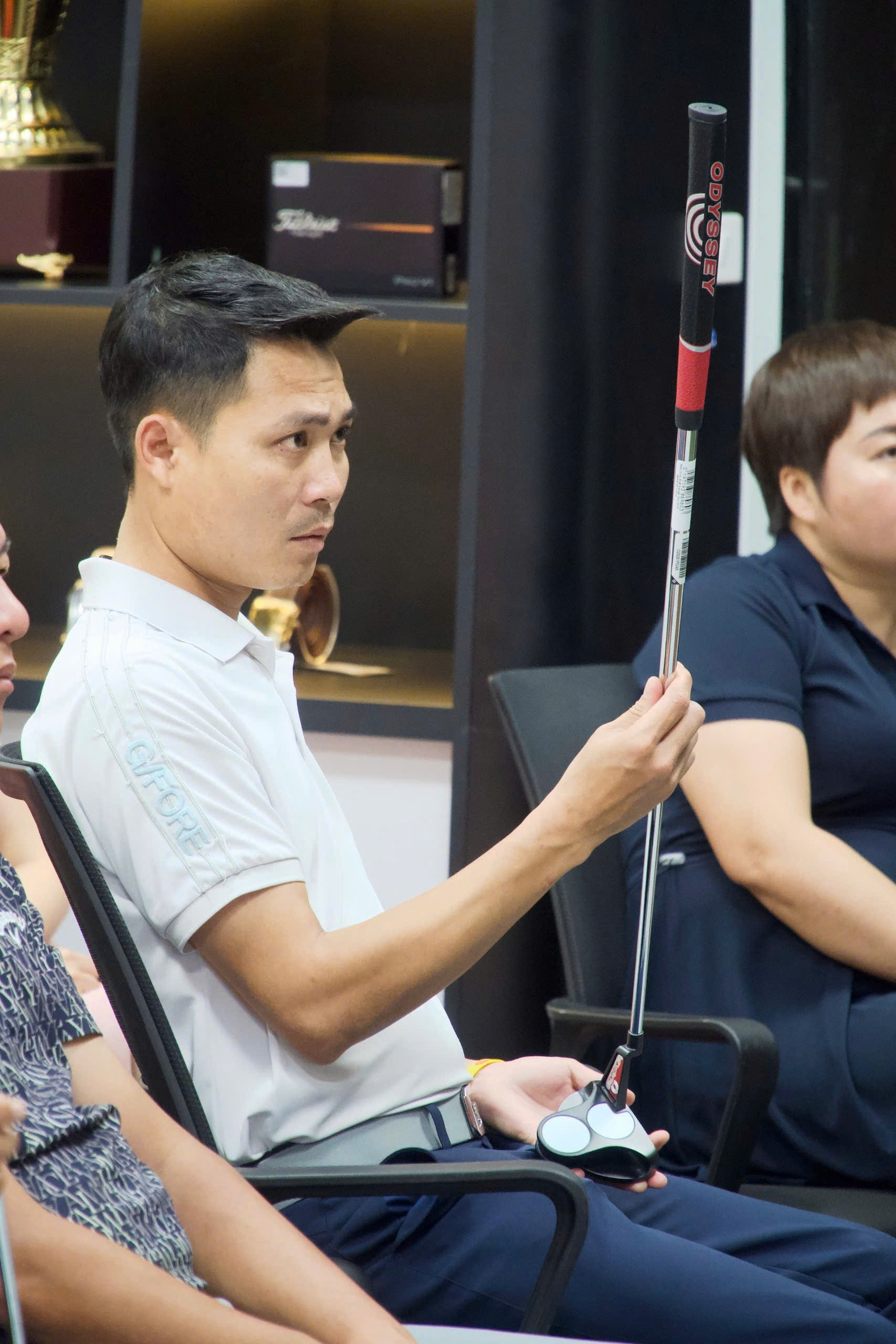 Các HLV nghiên cứu thiết kế, tính năng của các dòng sản phẩm mới