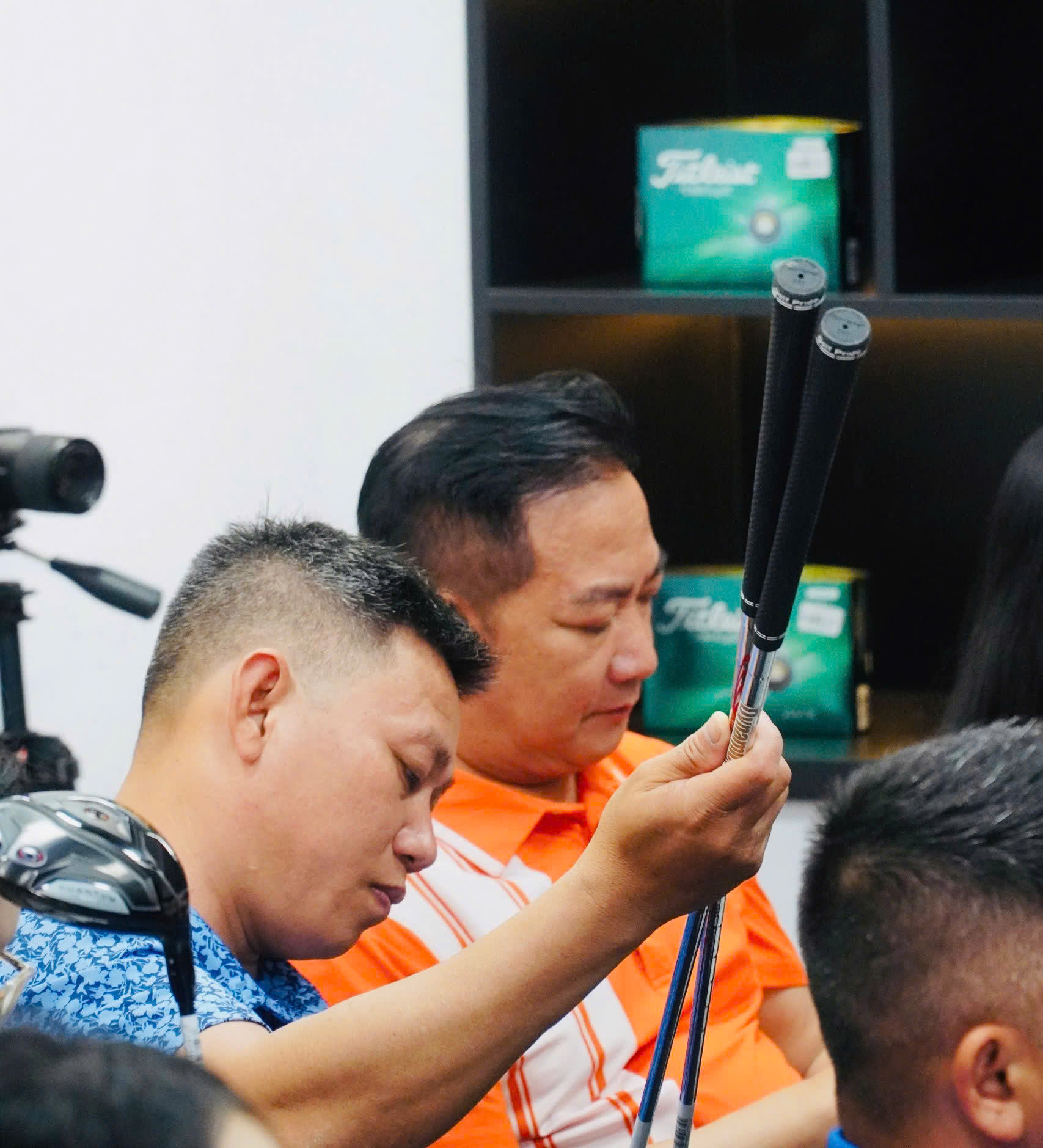 Các HLV nghiên cứu thiết kế, tính năng của các dòng sản phẩm mới